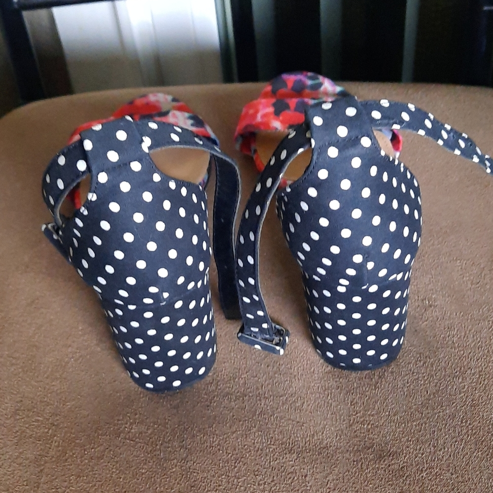 Shoes - Picture 2 of 3